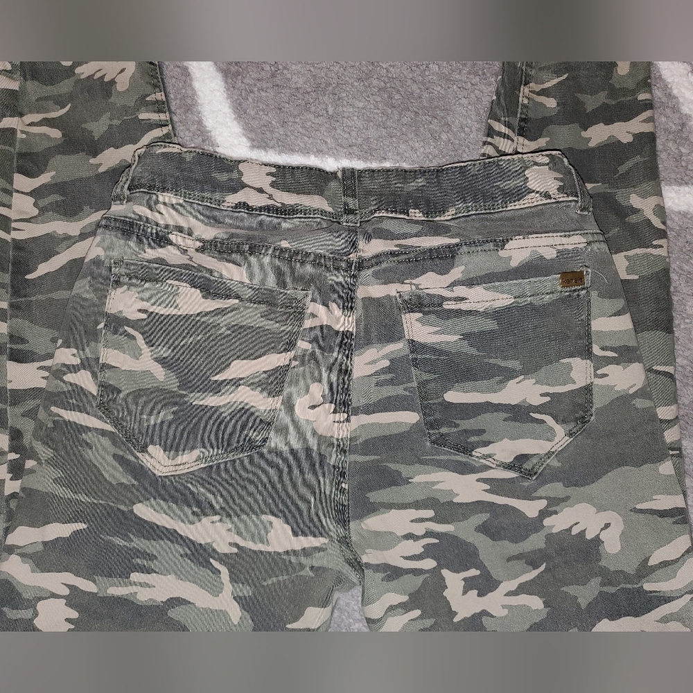 Kensie Jeans The Effortless Ankle in Camouflage - Picture 4 of 6